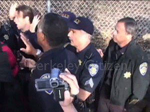 UC Police attempt to block resuppy of tree-sitters at  Berkeley Memorial Oak Grove